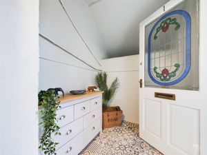 Entrance porch storage area- click for photo gallery